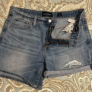 Lucky brand Jean short size 6 distressed look